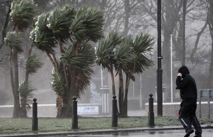 Strong wind to blow in Baku tomorrow